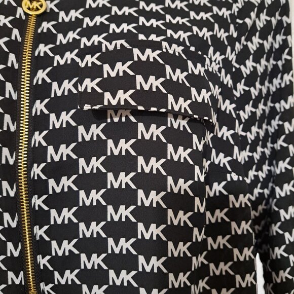 Michael Kors Size 3X, ¾ Sleeve Black & White Logo Top NWT - Picture 4 of 14